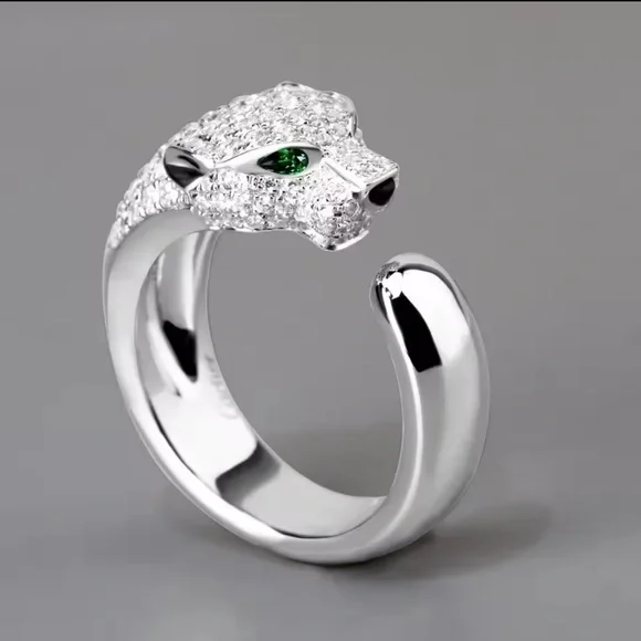 Elegant Silver Panther Ring with Green Accents - Picture 4 of 6